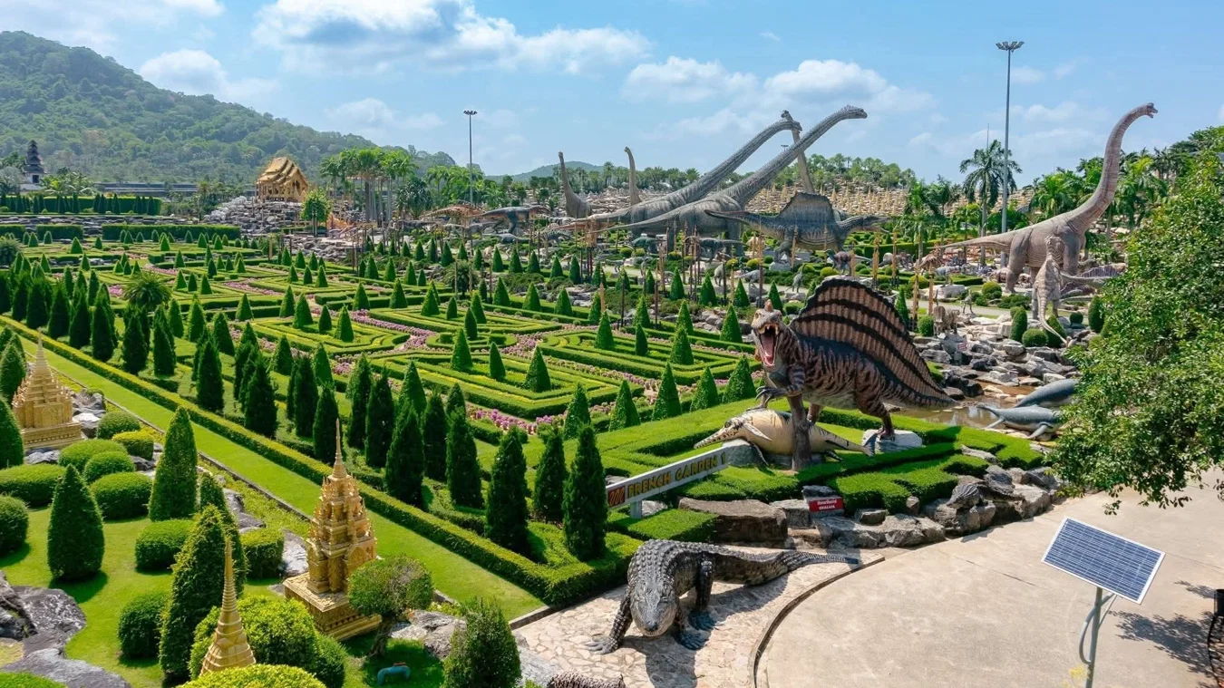 Nong Nooch y show de serpientes