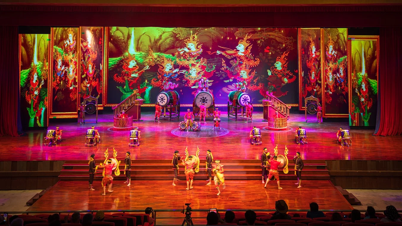 Nong Nooch y show de serpientes