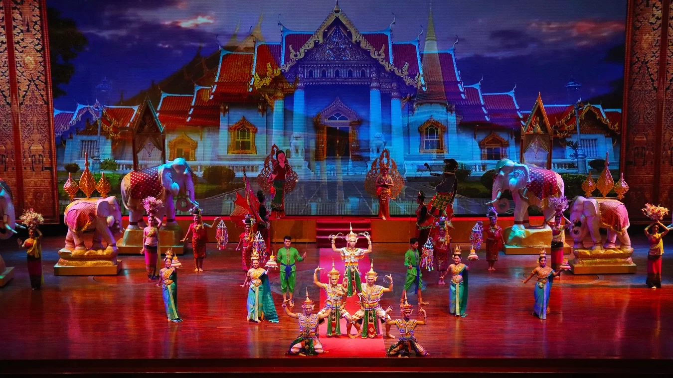 Nong Nooch y show de serpientes