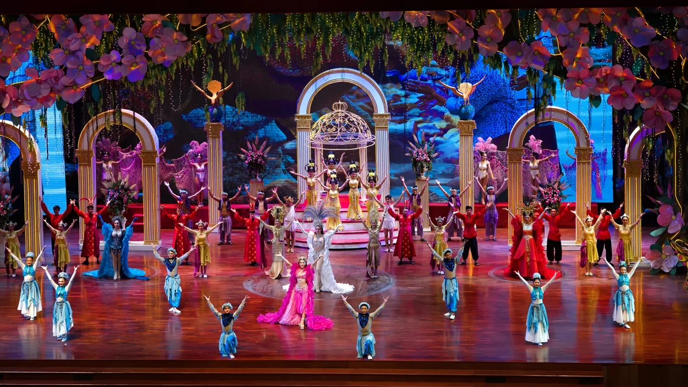 Nong Nooch y show de serpientes