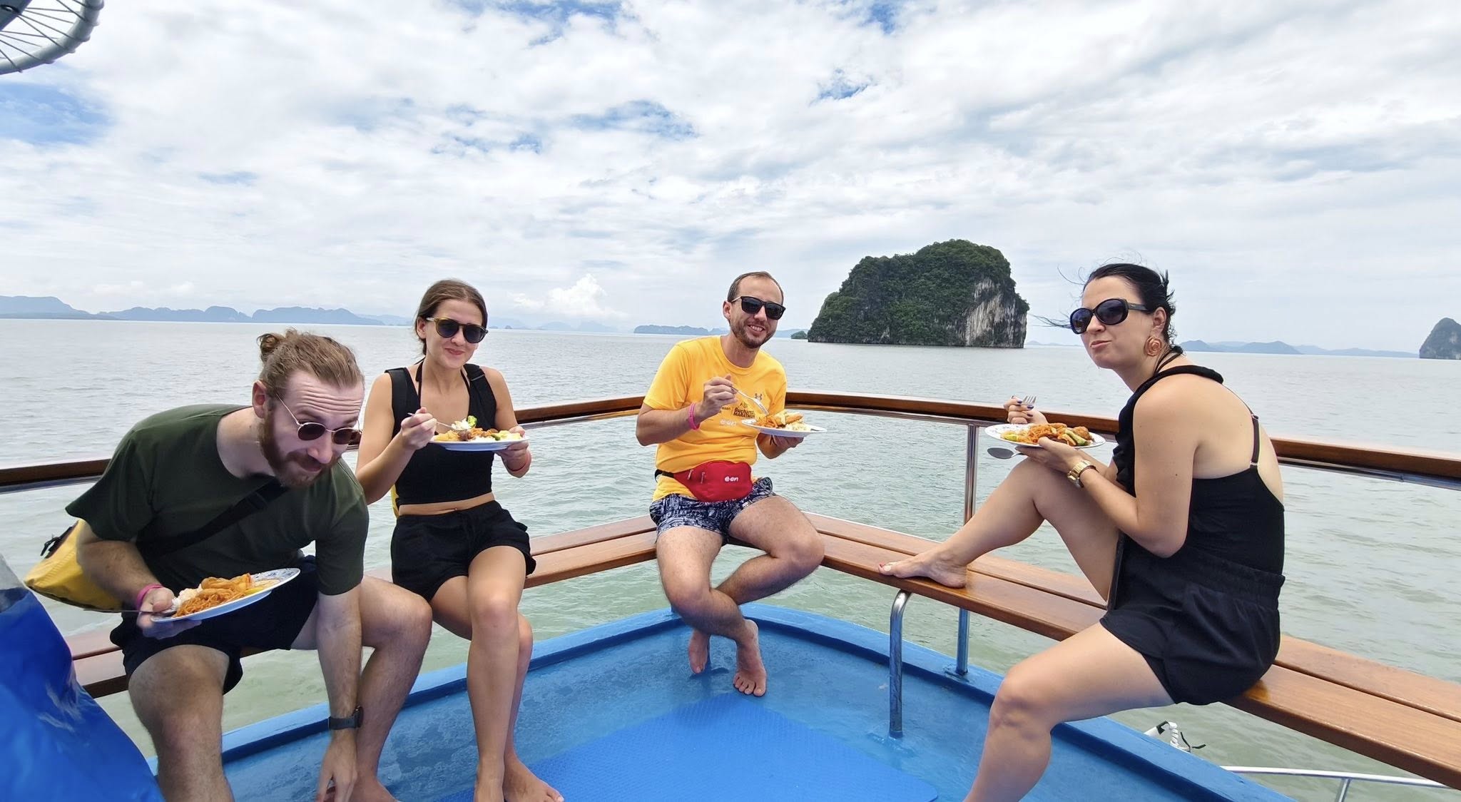 Isla James Bond (Barco grande)