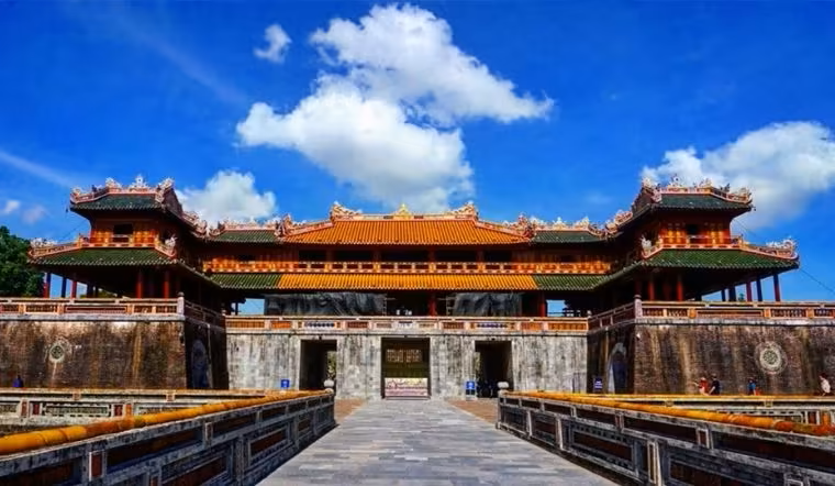 Da Nang - Hue 1-Tages-Tour: Khai Dinh Grab - Kaiserstadt Hue - Thien-Mu-Pagode